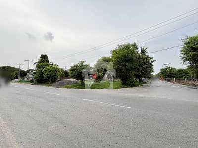 Corne 50 fit Road (2) Kanal Top Location Facing Shiba Park and Macdonald Residential One to One Meeting