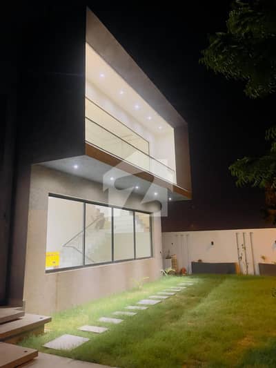 Furnished 1000sq yd Luxury Villa with Designer Kitchen, Washroom and Elevation. Ready to Move