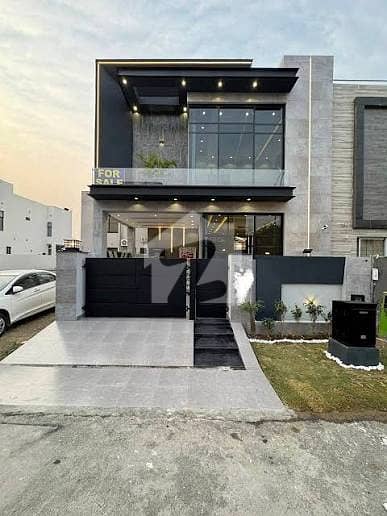 عمارکینیان ویوز اسلام آباد میں 5 کمروں کا 14 مرلہ مکان 7.0 کروڑ میں برائے فروخت۔