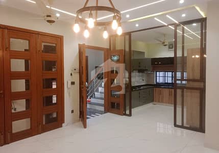 House In Bahria Town - Sector C Sized 10 Marla Is Available House In Bahria Town - Sector C Sized 10 Marla Is Available