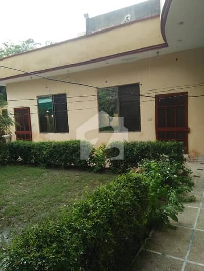 1 Kanal Single-Storey House Available for Rent Johar Town** 1 Kanal Single-Storey House Available for Rent Johar Town**