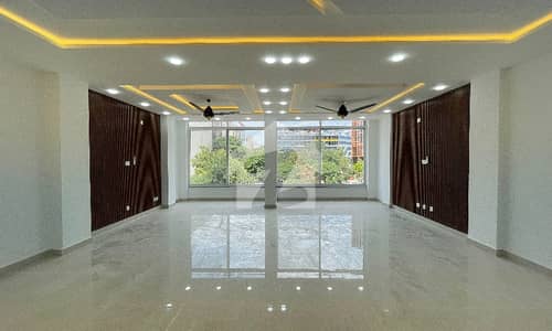 Office Of 1050 Square Feet Is Available For Rent