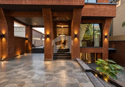 Brand New Luxury Triple Storey House | 6 Beds | Basement | Lift Installed