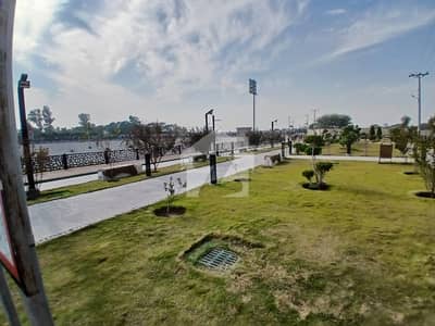 Lake View Beautiful 4 Bed 12 Marla Flat Near to Macdonald for sale in Askari 11 !