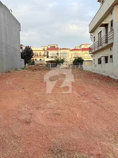 10 Marla plot for sale 10 Marla plot for sale