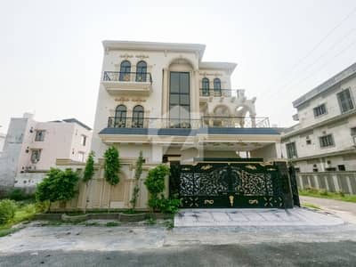 Investors Should Sale This House Located Ideally In Al Rehman Garden