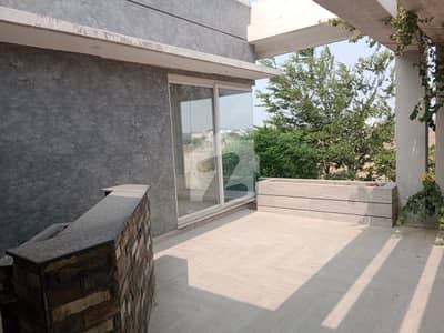 UPPER PORTION ONE-KANAL 3 BEDS AVAILABLE FOR RENT