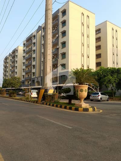 10 MARLA 3 BEDROOM APARTMENT AVAILABLE FOR RENT