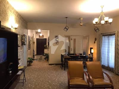 10 MARLA 3 BEDROOM APARTMENT FULLY FURNISED AVALABLE FOR RENT