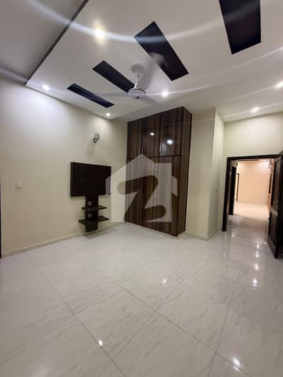 10 Marla Upper Portion Available For Rent 10 Marla Upper Portion Available For Rent