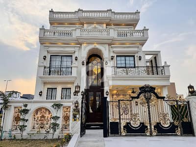 Prime Location 10 Marla House For sale In Rs. 49000000 Only