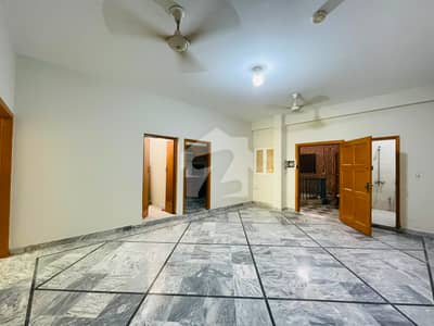 آئی ۔ 8 مرکز آئی ۔ 8,اسلام آباد میں 2 کمروں کا 5 مرلہ دفتر 1.8 لاکھ میں کرایہ پر دستیاب ہے۔