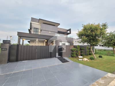 Orignal pics 1 kanal brand new house for rent in phase 7 super hot location