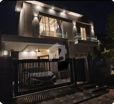 DHA Phase 3, Block Z, 10 Marla, 02 Bed, Luxurious Furnished Upper Portion For Rent. Original Pics Attached.