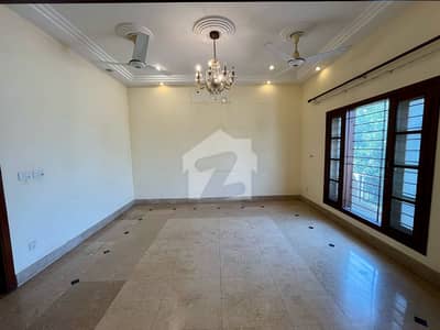 ڈی ایچ اے فیز 4 ڈی ایچ اے ڈیفینس,کراچی میں 4 کمروں کا 12 مرلہ مکان 2.3 لاکھ میں کرایہ پر دستیاب ہے۔