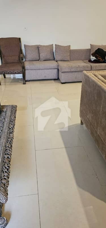 Lake View Corner Building 4 Bed Flat Available For Urgent Sale In Askari 11 !