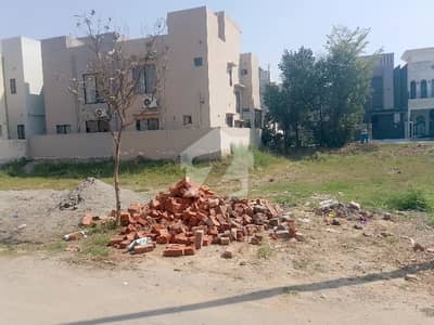 ڈی ایچ اے فیز9 پریزم - بلاک آر ڈی ایچ اے فیز9 پریزم,ڈی ایچ اے ڈیفینس,لاہور میں 5 مرلہ رہائشی پلاٹ 90.0 لاکھ میں برائے فروخت۔