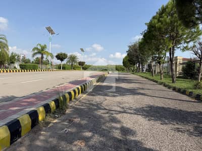 Gulberg Green Block C 04kanal Lake Facing Developed Possession Farmhouse Plot 240series Available For Sale