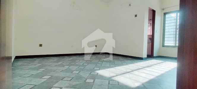 ای ۔ 11 اسلام آباد میں 6 کمروں کا 10 مرلہ مکان 2.7 لاکھ میں کرایہ پر دستیاب ہے۔