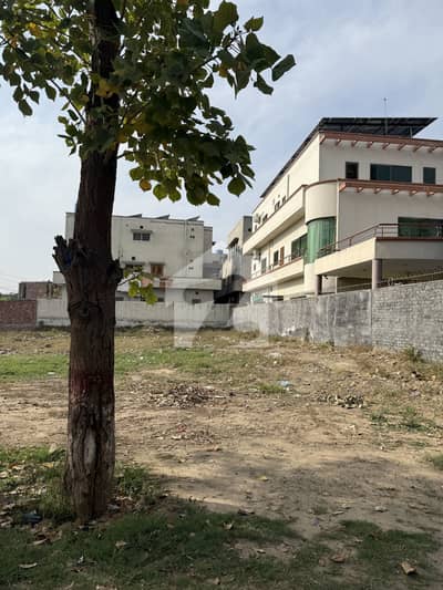 1 KANAL PLOT FOR SALE UET HOUSING SOCIETY COLLAGE ROAD LAHORE