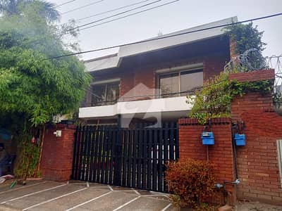 GULBERG ESTATE OFFER,1 KANAL OFFICE USE HOUSE FOR RENT MAIN GULBERG LAHORE