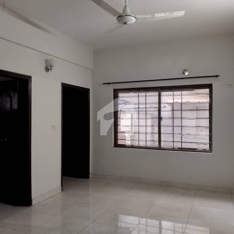 10 MARLA 3 BEDROOM APARTMENT AVAILABLE FOR SALE 10 MARLA 3 BEDROOM APARTMENT AVAILABLE FOR SALE