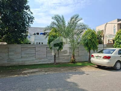 SYED BROTHERS PROUDLY OFFERS: 2-Kanal Elegant And Fully Maintained Old Bungalow Is Available In The Best Block Of DHA Lahore.
