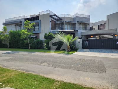 SYED BROTHERS PROUDLY OFFERS: 1-Kanal Elegant And Fully Maintained Used Bungalow Is Available In The Best Block Of DHA Lahore.