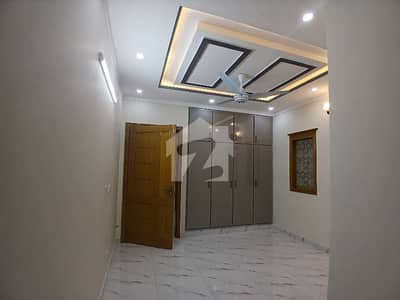 G14/4 25x50 upper Portion available for rent