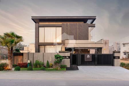 KANAL EYE CATCHING SUPERB LUXURY BUNGALOW FOR SALE ON TOP LOCATION
