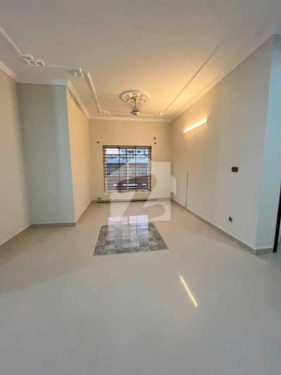 10 Marla Luxury Upper Portion Available Rent G-13