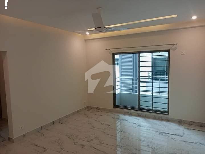 10 MARLA 3 BEDROOM APARTMENT AVAILABLE FOR RENT 10 MARLA 3 BEDROOM APARTMENT AVAILABLE FOR RENT