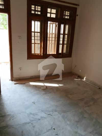 I-8/3 NEWLY RENOVATED 40*80 TRIPLE STOREY 7 BED WITH BRAND NEW WASHROOMS 2 KITCHEN 400K