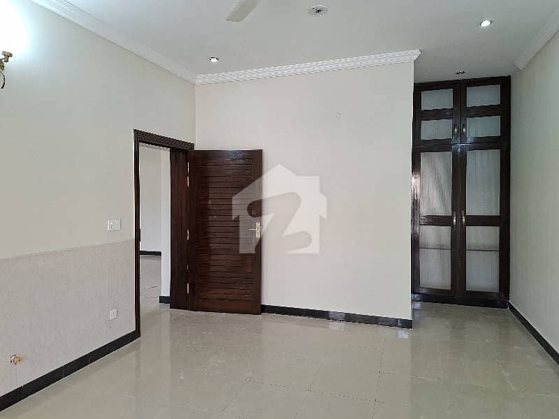 E-11 3 Bedrooms Upper Portion E-11 3 Bedrooms Upper Portion