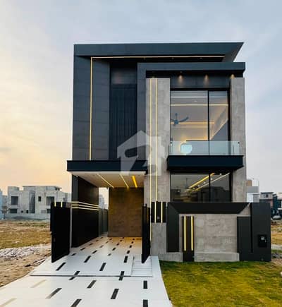 5 MARLA BRAND NEW ULTRA MODERN HOUSE FOR SALE NEAR TO PARK
