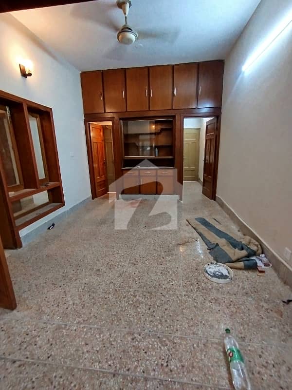 House For Rent in I 10/4 House For Rent in I 10/4