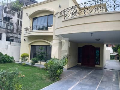 ایف ۔ 7 اسلام آباد میں 4 کمروں کا 1 کنال مکان 6.0 لاکھ میں کرایہ پر دستیاب ہے۔