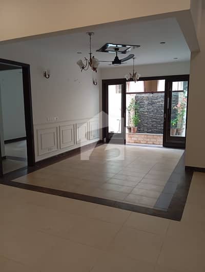 500 YARD 2 UNIT BUGALOW FOR SALE