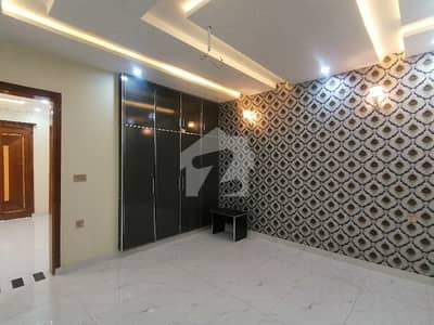 10 Marla House For rent In The Perfect Location Of Gulshan-e-Ravi - Block G