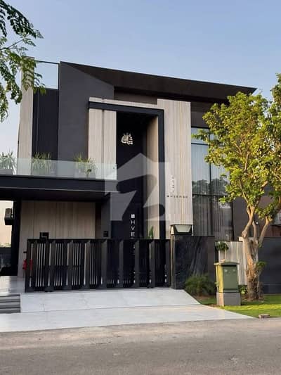 1 Kanal Like New House Available For Sale In Bahria Town Lahore.