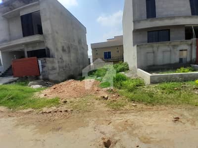Lop Clear Plot For Sale Builders Location St 143