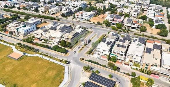 Exclusive Extra Land paid Kanal corner Plot For Sale