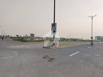 ڈی ایچ اے فیز 7 - بلاک یو ڈی ایچ اے فیز 7,ڈی ایچ اے ڈیفینس,لاہور میں 1 کنال رہائشی پلاٹ 3.7 کروڑ میں برائے فروخت۔