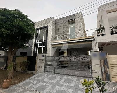 Prime Location 10 Marla House For Sale In Faisalabad