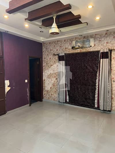 7.5Marla House For Rent 4 Bad 5 Bath Tile Floor Prime Location Johar Town Nearby Emporium Mall