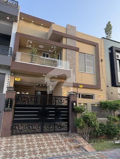 5 Marla Modern Design house available for sale in Central Park housing scheme Lahore 5 Marla Modern Design house available for sale in Central Park housing scheme Lahore