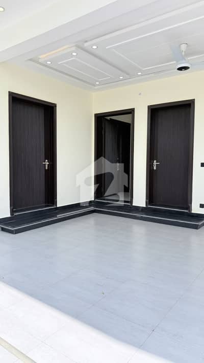 10 Marla Brand New House For Sale