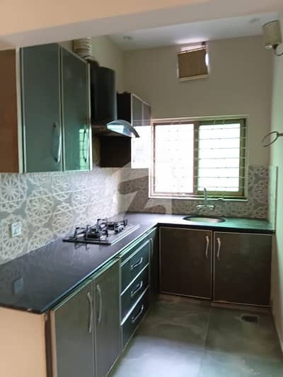 10 MARLA UPPER PORTION AVAILABLE FOR RENT 10 MARLA UPPER PORTION AVAILABLE FOR RENT