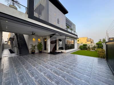 1 KANAL UPPER PORTION MODERN FULLY MAINTAINED AVAILABLE FOR RENT IN DHA PHASE 5 HOT LOCATION