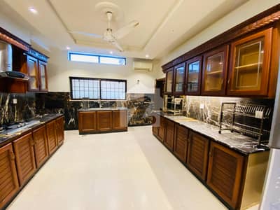 F-6 EXCELLENT 1200 SQY HOUSE PROPER 5 BEDROOMS, 5 ATTACHED BATHROOMS MARBLED FLOOR, ALL MODERN FITTINGS